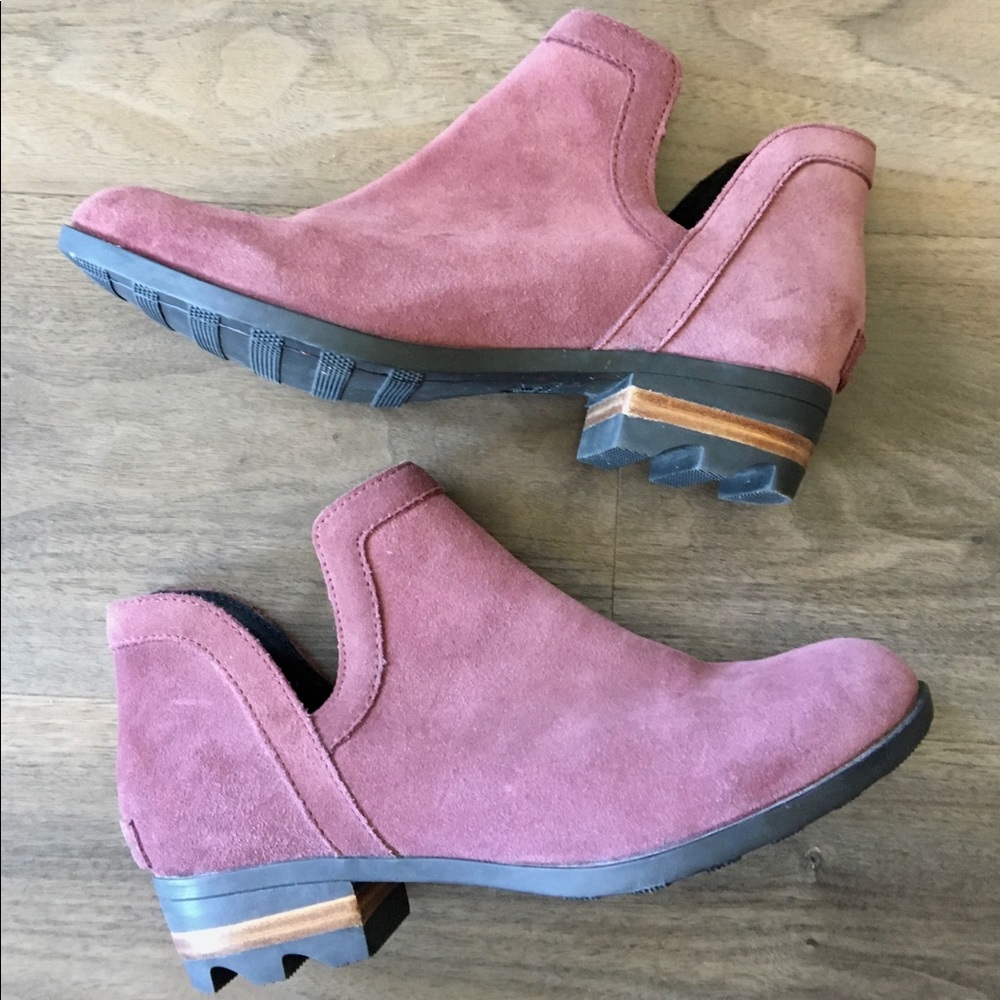 Sorel Lola Cut Out Waterproof Bootie | Size 8.5